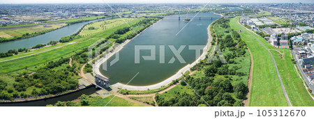 「埼玉県」荒川上空から川上方向を望む　戸田市 105312670