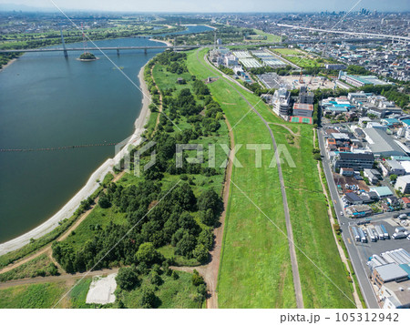 「埼玉県」荒川上空から川上方向を望む　戸田市 105312942