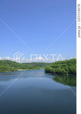 青空のサホロ湖と佐幌ダム 青空のサホロ湖と佐幌ダム 105314076