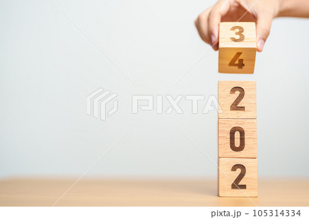 2023 change to 2024 year block on table. goal, Resolution, strategy, plan, start, budget, mission, action, motivation and New Year concepts 105314334