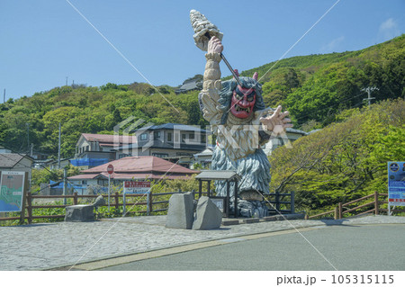観光地でおおきななまはげのモニュメント 観光地でおおきななまはげのモニュメント 105315115