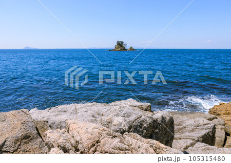 清正の枕石から見た松島 愛知県南知多町篠島 清正の枕石から見た松島 愛知県南知多町篠島 105315480