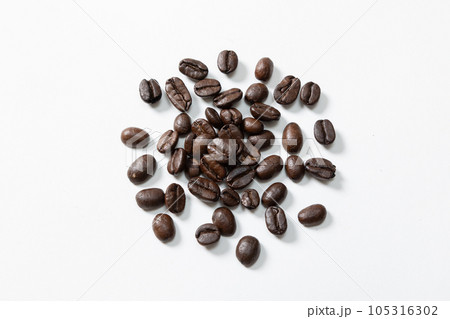 コーヒー豆の素材画像 俯瞰2ばらし コーヒー豆の素材画像 俯瞰2ばらし 105316302