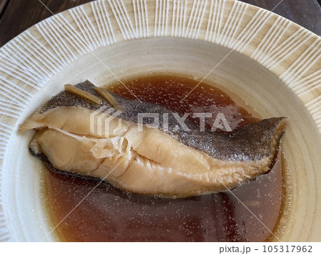 カレイの煮つけ ふっくら白身魚の和食 105317962