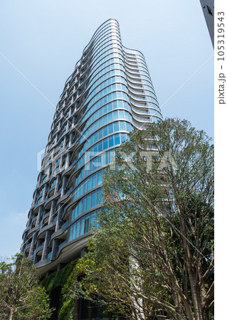 パークコート神宮北参道ザタワー　北参道駅前　明治通り　夏の青空　東京都渋谷区千駄ケ谷 105319543
