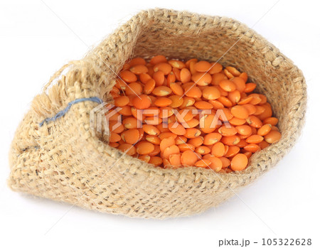 Lentil in a jute sack 105322628