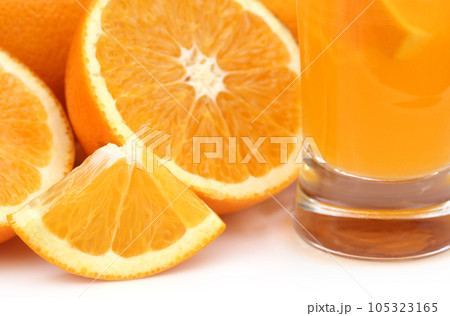 Oranges with glass of juice 105323165