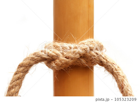 Rope knot on a bamboo 105323209