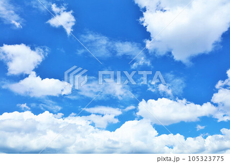 夏の青空と雲 夏の青空と雲 105323775