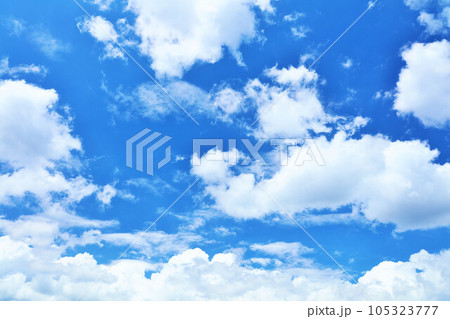 夏の青空と雲 105323777
