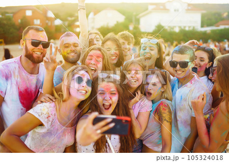 Time for a selfie! Teenagers Friends have fun at the holi festival. Celebrating traditional indian holiday. 105324018