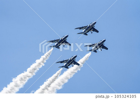 青空を飛行する松島基地のブルーインパルス 宮城県東松島市 青空を飛行する松島基地のブルーインパルス 宮城県東松島市 105324105