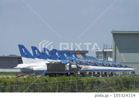 並んだ松島基地のブルーインパルス 宮城県東松島市 並んだ松島基地のブルーインパルス 宮城県東松島市 105324114