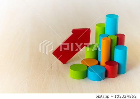 矢印と積み木ブロックのグラフ・右肩上がり 105324865