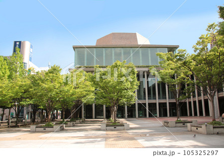 兵庫県立芸術文化センターの外観と高松公園 兵庫県立芸術文化センターの外観と高松公園 105325297