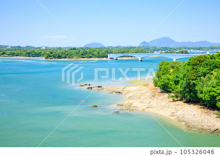 初夏の松島橋から見た景色 熊本県上天草市 初夏の松島橋から見た景色 熊本県上天草市 105326046
