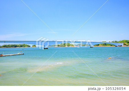 初夏の前島から見た前島橋　熊本県上天草市 105326054
