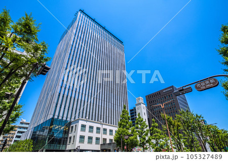 日本の川崎都市景観 2023年秋利用開始予定の川崎市役所新本庁舎。シンボリックな時計塔が魅力的だ 日本の川崎都市景観 2023年秋利用開始予定の川崎市役所新本庁舎。シンボリックな時計塔が魅力的だ 105327489