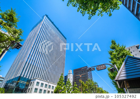 日本の川崎都市景観 2023年秋利用開始予定の川崎市役所新本庁舎。シンボリックな時計塔が魅力的だ 日本の川崎都市景観 2023年秋利用開始予定の川崎市役所新本庁舎。シンボリックな時計塔が魅力的だ 105327492