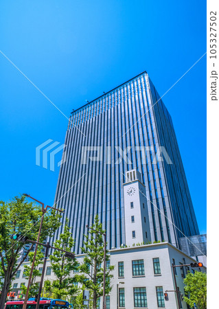 日本の川崎都市景観 2023年秋利用開始予定の川崎市役所新本庁舎。シンボリックな時計塔が魅力的だ 日本の川崎都市景観 2023年秋利用開始予定の川崎市役所新本庁舎。シンボリックな時計塔が魅力的だ 105327502