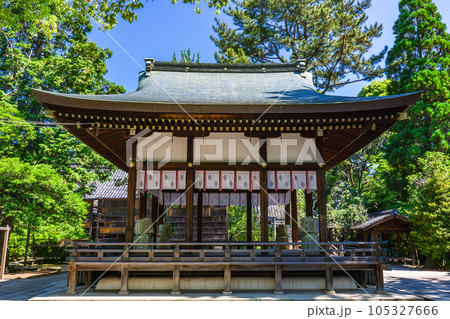 京都市上京区上御霊竪町の上御霊神社　神楽殿 105327666