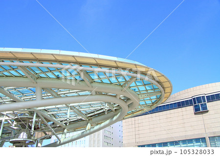 名古屋市、愛知芸術文化センターと水の宇宙船の風景 105328033