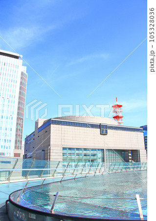 名古屋市、愛知芸術文化センターと水の宇宙船の風景 105328036