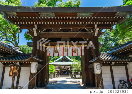 京都市上京区飛鳥井町の白峯神宮（蹴鞠の守護神）　神門 105328933
