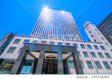 日本の川崎都市景観 2023年秋利用開始予定の川崎市役所新本庁舎。シンボリックな時計塔が魅力的だ 日本の川崎都市景観 2023年秋利用開始予定の川崎市役所新本庁舎。シンボリックな時計塔が魅力的だ 105329269