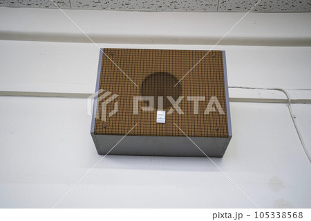 教室にある壁掛けスピーカー、学校のチャイム 教室にある壁掛けスピーカー、学校のチャイム 105338568