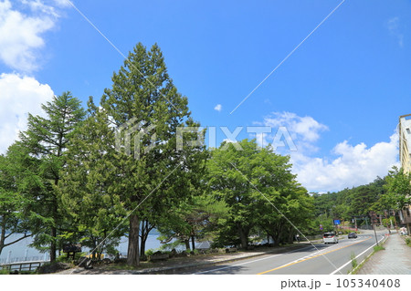 奥日光 中禅寺湖 湖畔の街並み ( 2023年7月 / 栃木県 日光市 ) 奥日光 中禅寺湖 湖畔の街並み ( 2023年7月 / 栃木県 日光市 ) 105340408