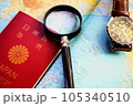 世界地図の上に置かれたパスポートと虫メガネと腕時計 105340510