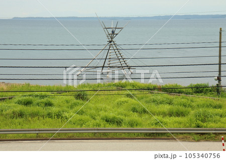 のと鉄道から眺める車窓 ボラ待ちやぐら のと鉄道から眺める車窓 ボラ待ちやぐら 105340756