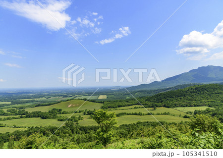 清水丸山展望台より十勝平野を望む 105341510