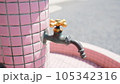 懐かしいレトロな水道蛇口 105342316