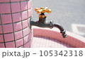 懐かしいレトロな水道蛇口 105342318