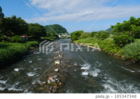 夏の大湯川 105347348