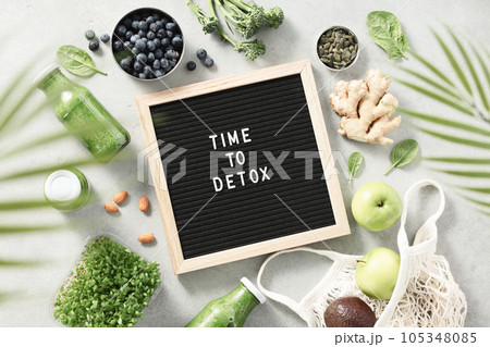 Time to detox letter board quote flat lay 105348085