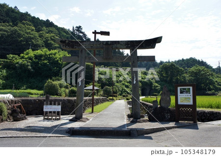 山梨県北杜市小淵沢の大滝神社の鳥居 105348179