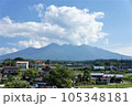 小淵沢駅周辺から望む夏の雲沸く八ヶ岳 105348181