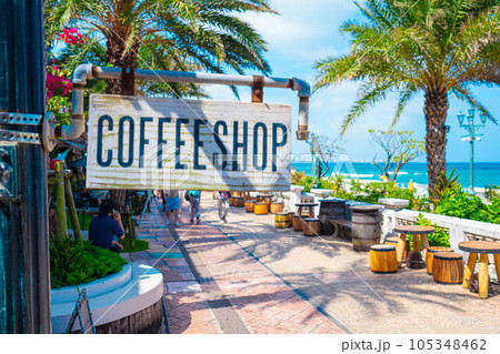 アメリカンビレッジ コーヒーショップ コーヒー 青空 沖縄 北谷 リゾート 観光地 海 ビーチ 旅行 アメリカンビレッジ コーヒーショップ コーヒー 青空 沖縄 北谷 リゾート 観光地 海 ビーチ 旅行 105348462