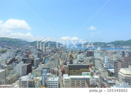 長崎市役所の屋上から望む長崎市中心部の眺め 長崎市役所の屋上から望む長崎市中心部の眺め 105348802