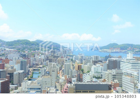 長崎市役所の屋上から望む長崎市中心部の眺め 長崎市役所の屋上から望む長崎市中心部の眺め 105348803