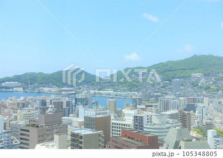 長崎市役所の屋上から望む長崎市中心部の眺め 長崎市役所の屋上から望む長崎市中心部の眺め 105348805