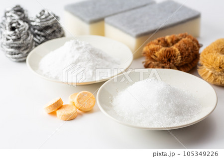 重曹（炭酸水素ナトリウム）とクエン酸 105349226