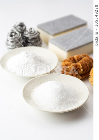 重曹（炭酸水素ナトリウム）とクエン酸 105349228