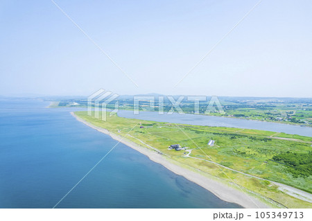 北海道 石狩川河口を空撮 105349713