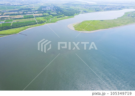 北海道 石狩川河口を空撮 北海道 石狩川河口を空撮 105349719