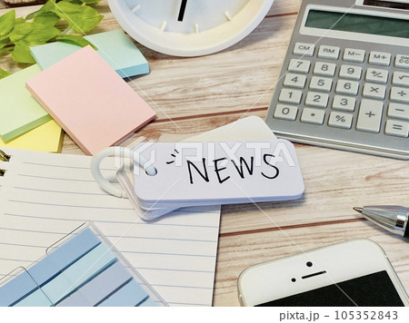 NEWSと書かれた単語帳と文房具 NEWSと書かれた単語帳と文房具 105352843