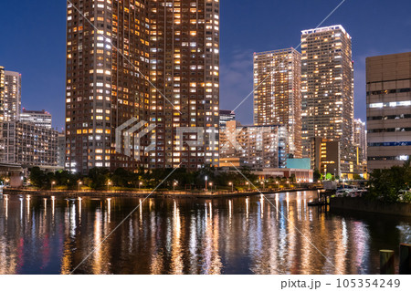 《東京都》タワーマンションの夜景・東京芝浦ベイエリア 《東京都》タワーマンションの夜景・東京芝浦ベイエリア 105354249